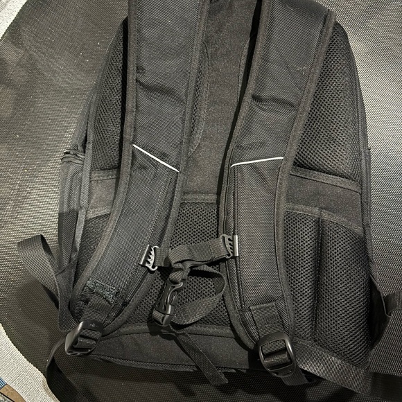 Kenneth Cole Reaction Backpack Like New - Picture 7 of 15